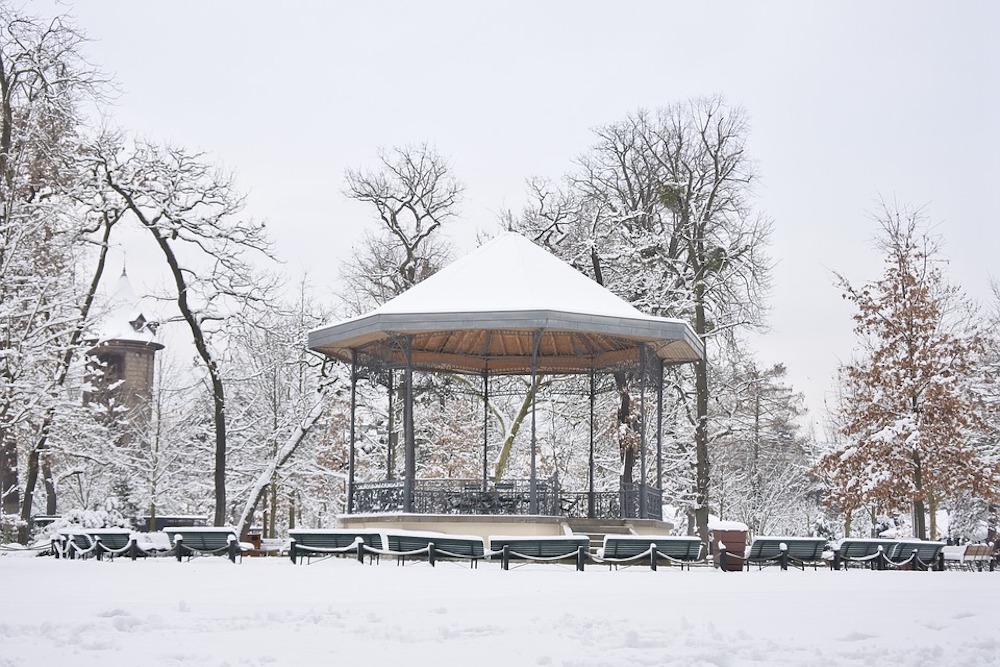 the-best-parks-to-go-to-when-it-s-snowing-in-paris-all-luxury-apartments