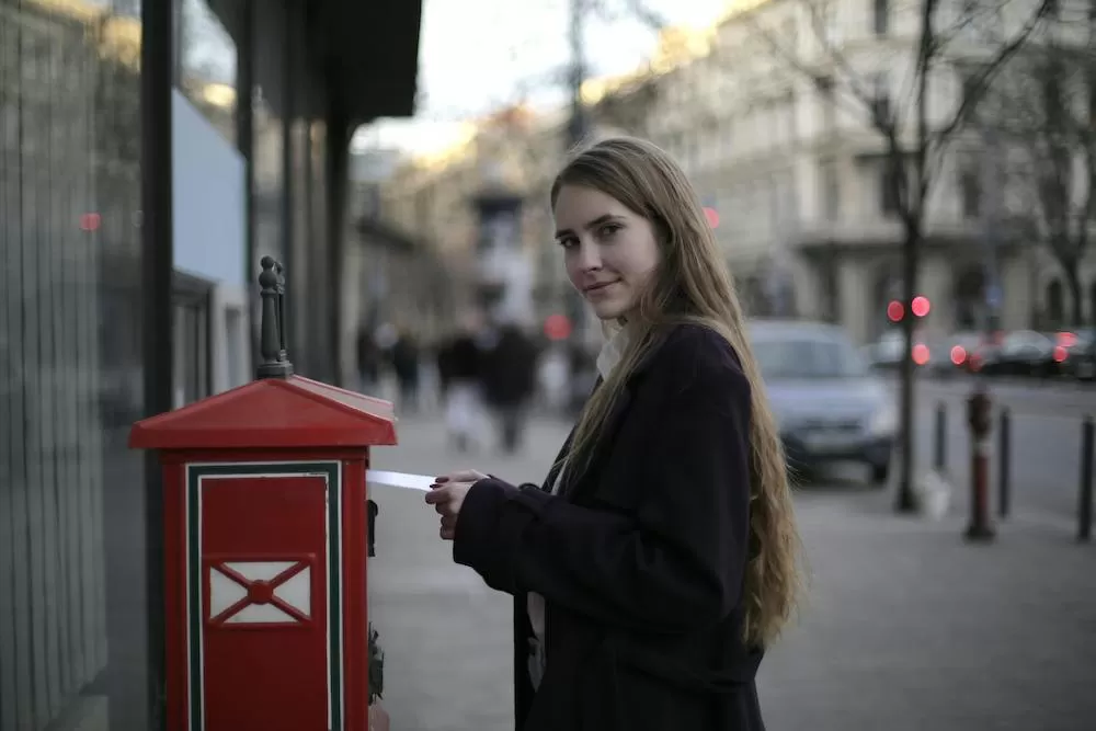 What to Know About Dealing with Mail in Paris