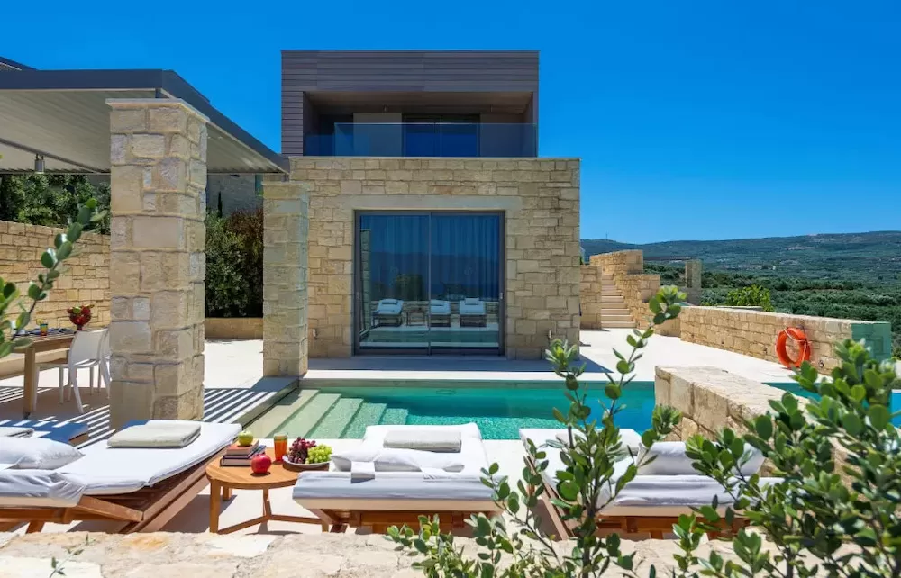 Exquisite Greek Villas That Can Rival a Luxury Resort