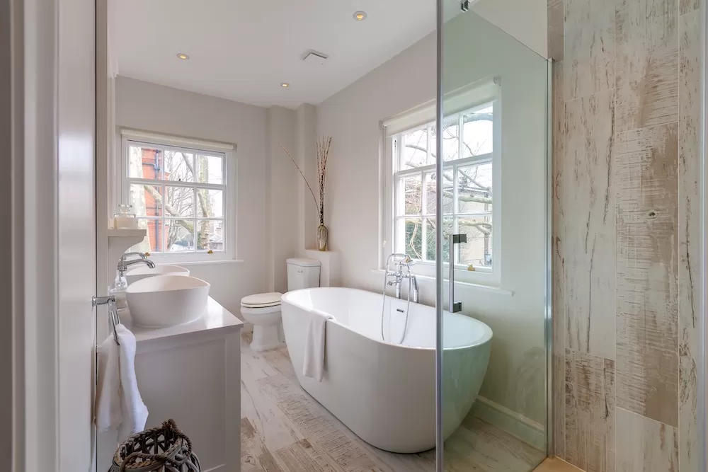 Luxuriate in a Bathtub in These London Luxury Apartments