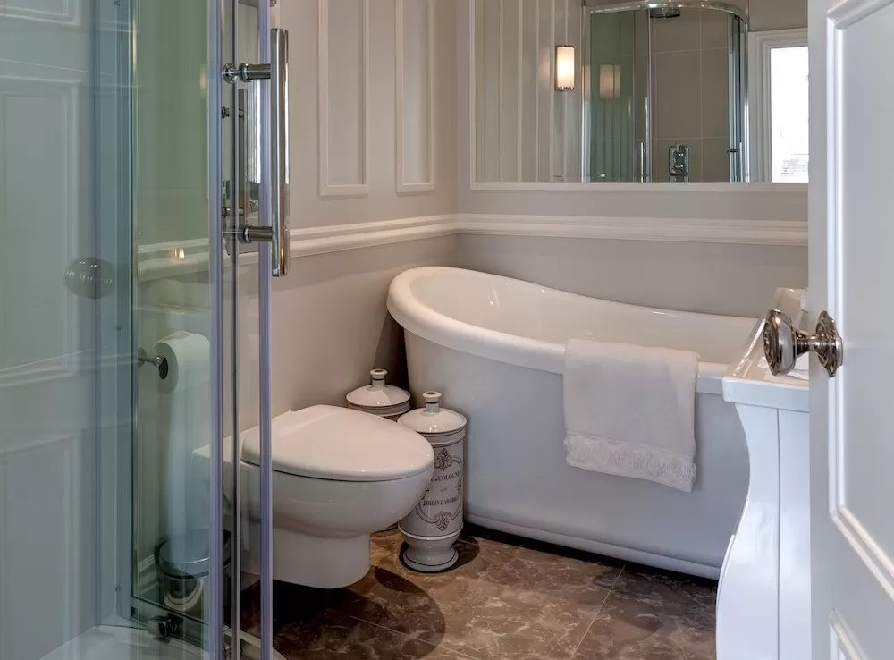 Luxuriate in a Bathtub in These London Luxury Apartments