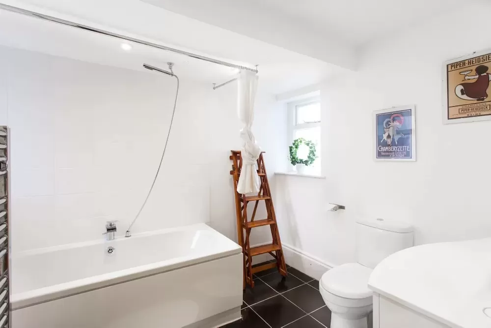 Luxuriate in a Bathtub in These London Luxury Apartments