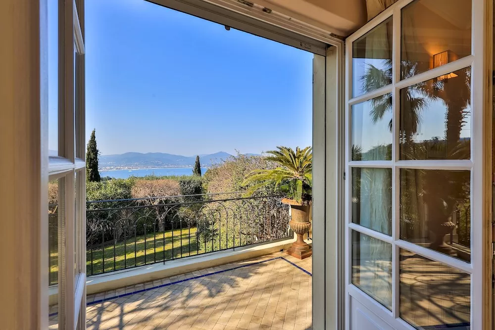 Enjoy The View from The Terrace in These French Riviera Homes