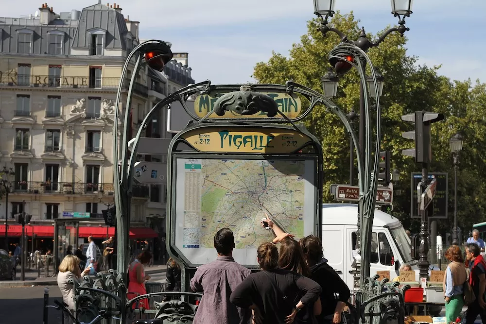 8 Tips for Commuting to Work in Paris