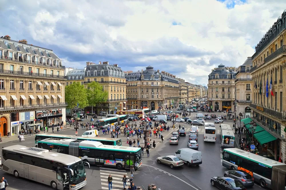 8 Tips for Commuting to Work in Paris