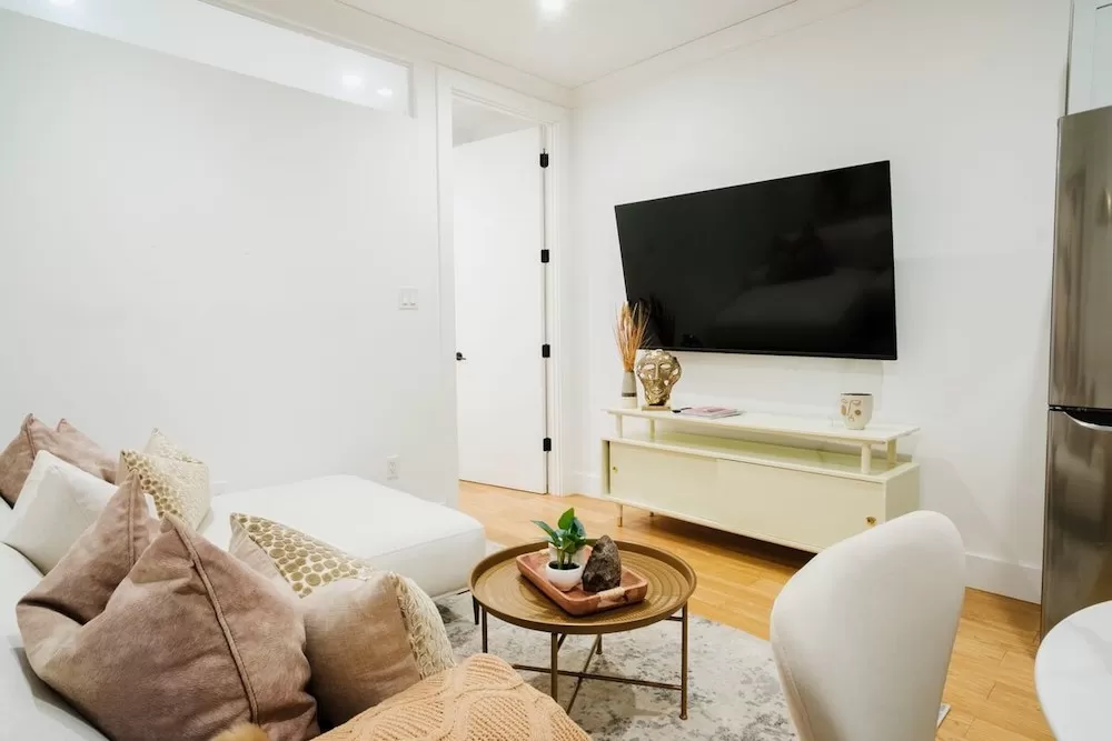 7 Luxury Apartments in New York City with The Best TV Setups