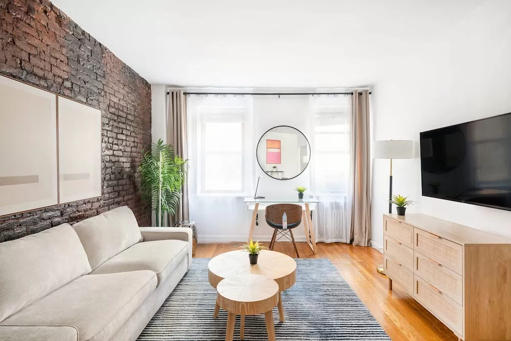 7 Luxury Apartments in New York City with The Best TV Setups