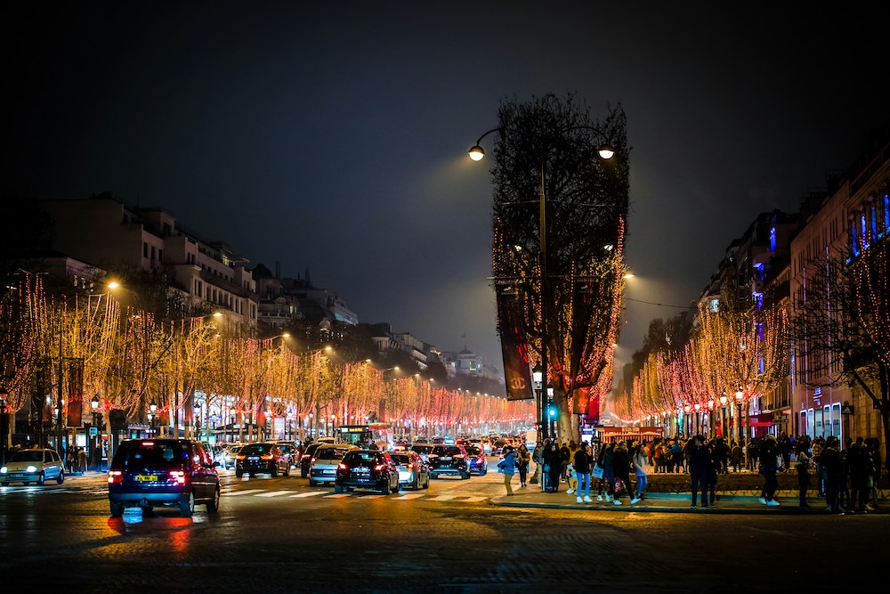 The Pros & Cons of Celebrating Christmas in Paris