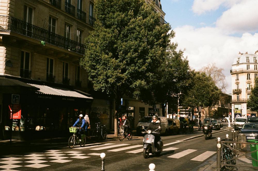 The Pros & Cons of Commuting in Paris