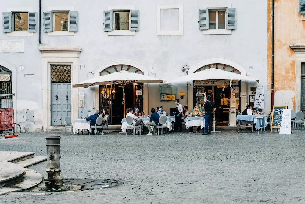 The Pros & Cons of Eating Out in Rome Regularly