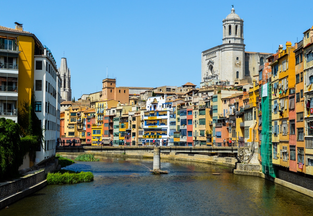 Girona: City Travel Guide