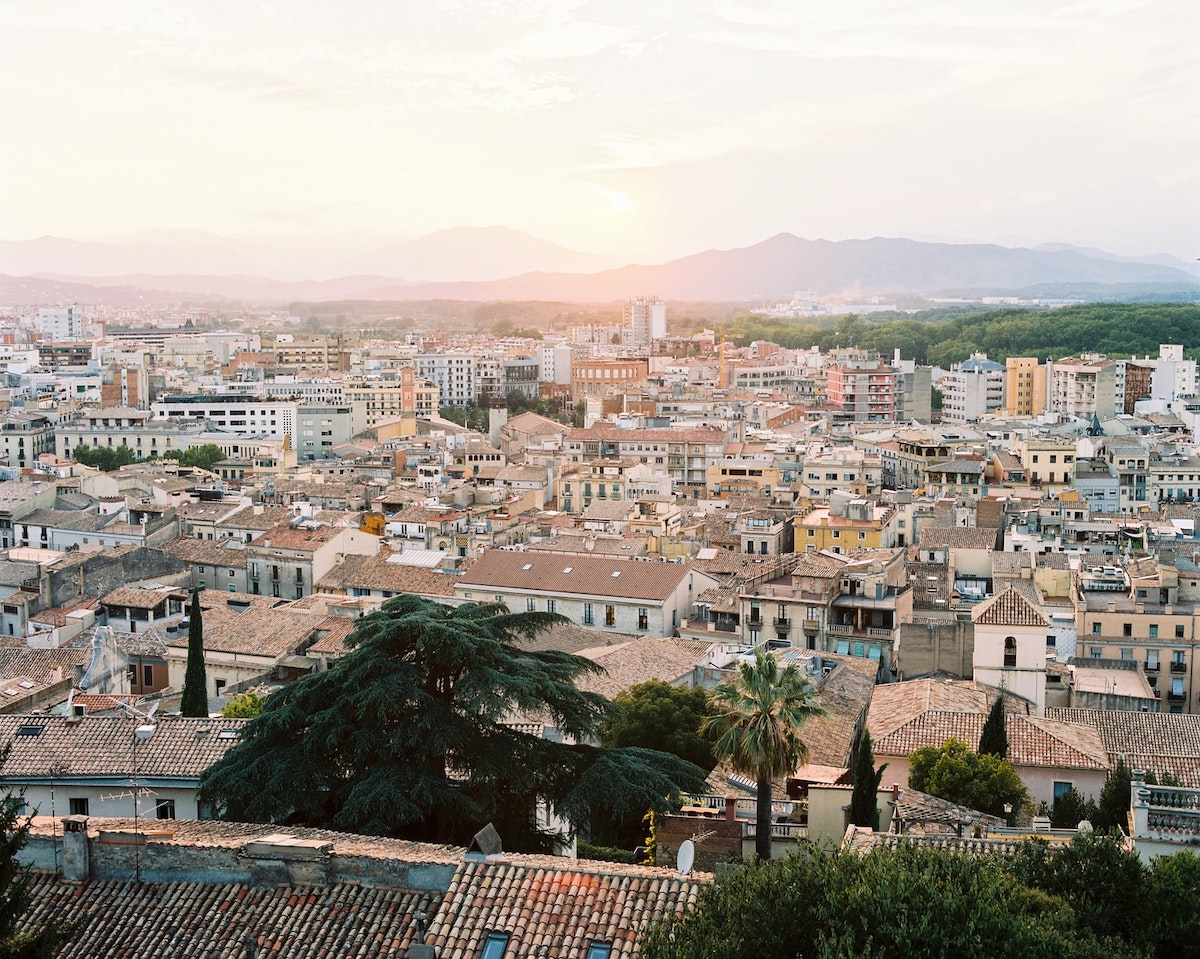 Girona: City Travel Guide