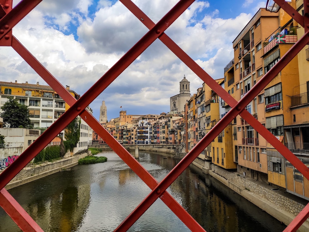 Girona: City Travel Guide