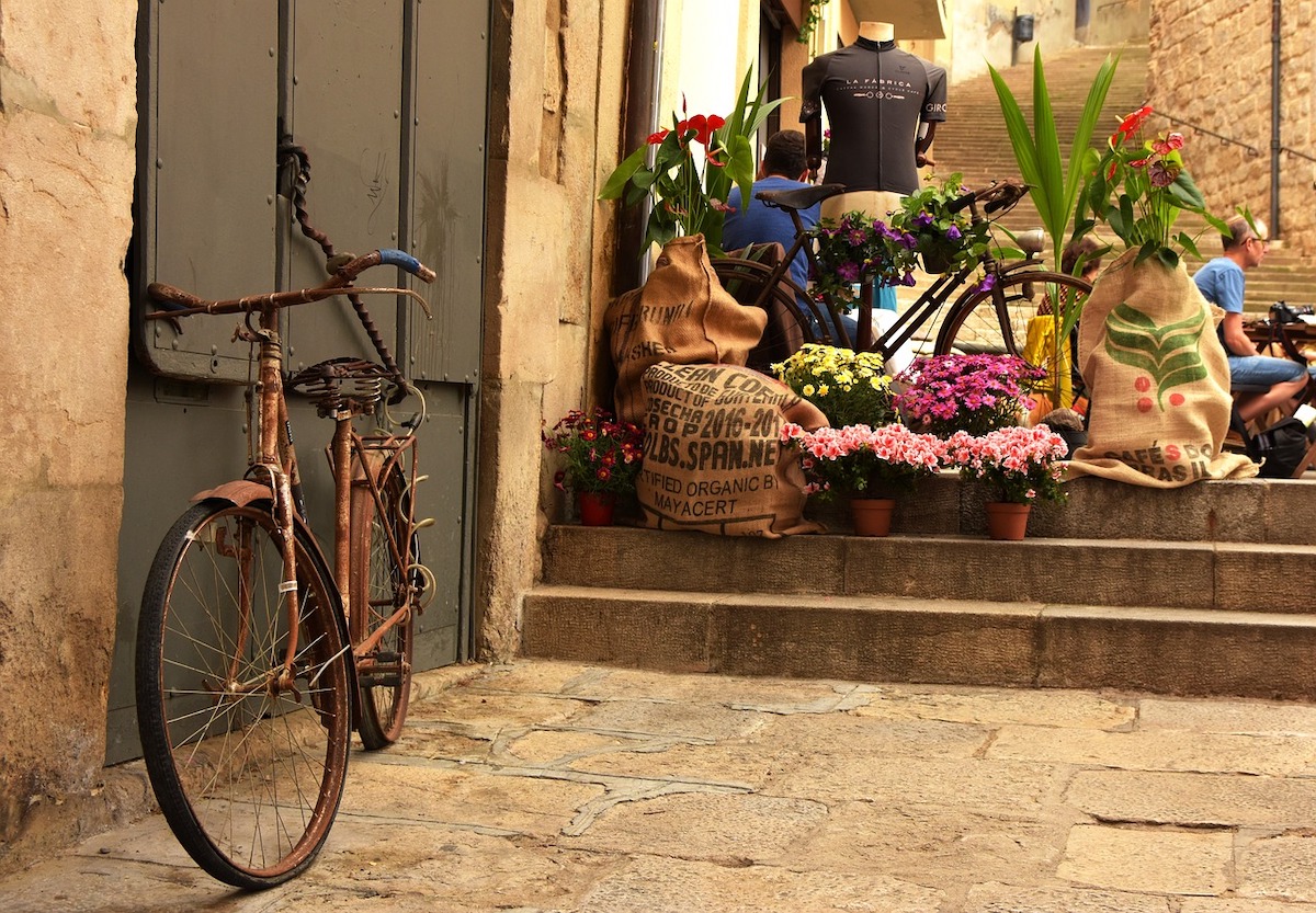 Girona: City Travel Guide