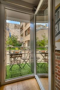 1575: Cosy Retreat in Buttes-Chaumont