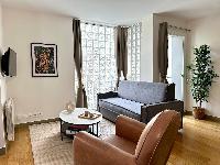 1575: Cosy Retreat in Buttes-Chaumont