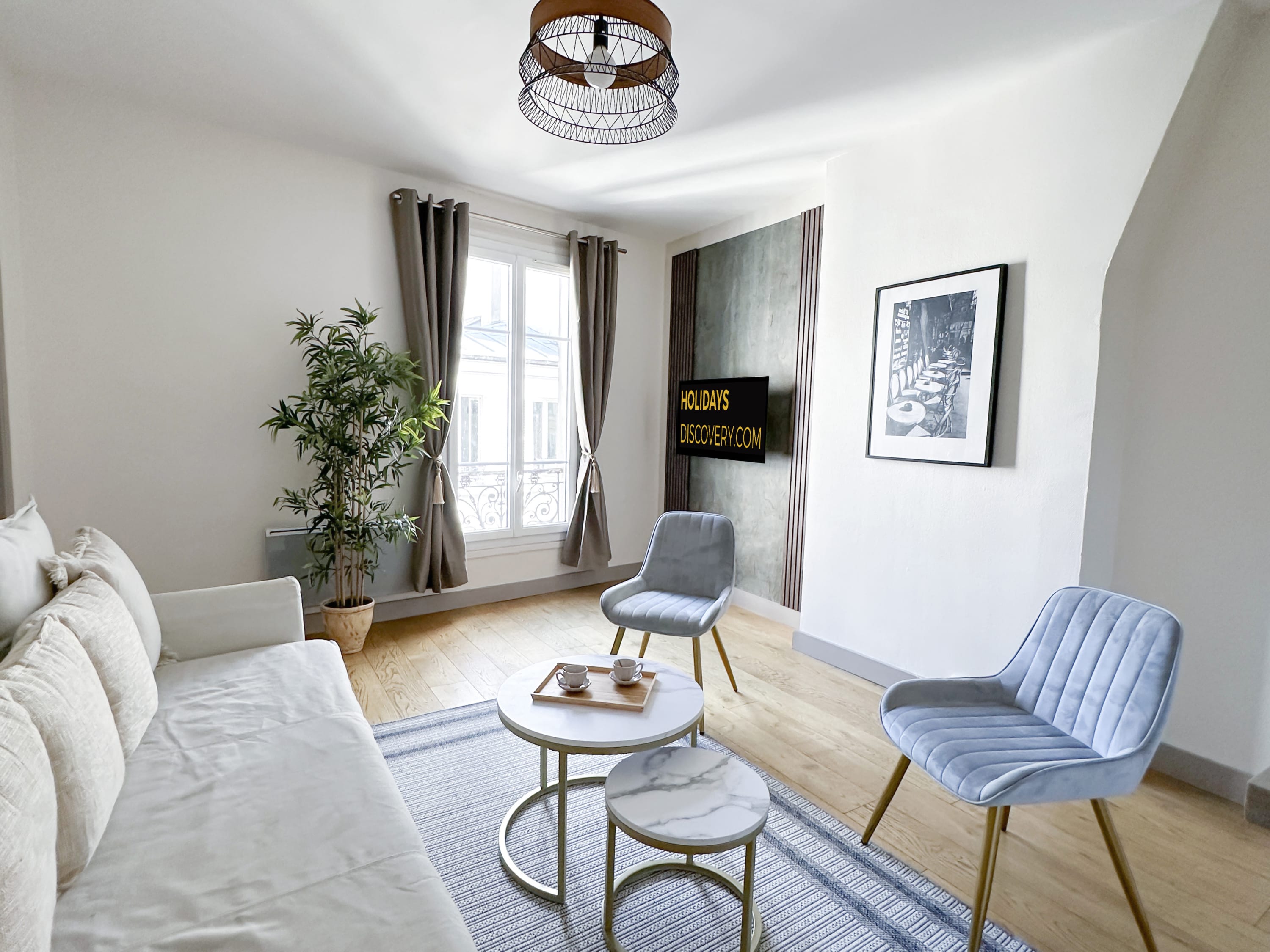 823: Roomy and Elegant Apartment Near La Villette!