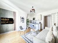 823: Roomy and Elegant Apartment Near La Villette!