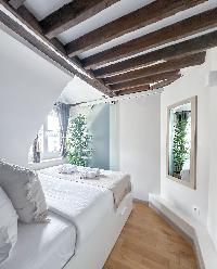 1612: Beautiful Apartment near Grands Boulevards