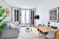 1616: Comfortable Family Flat in Paris