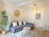 5494: Chic & Elegant Apartment in Monceau