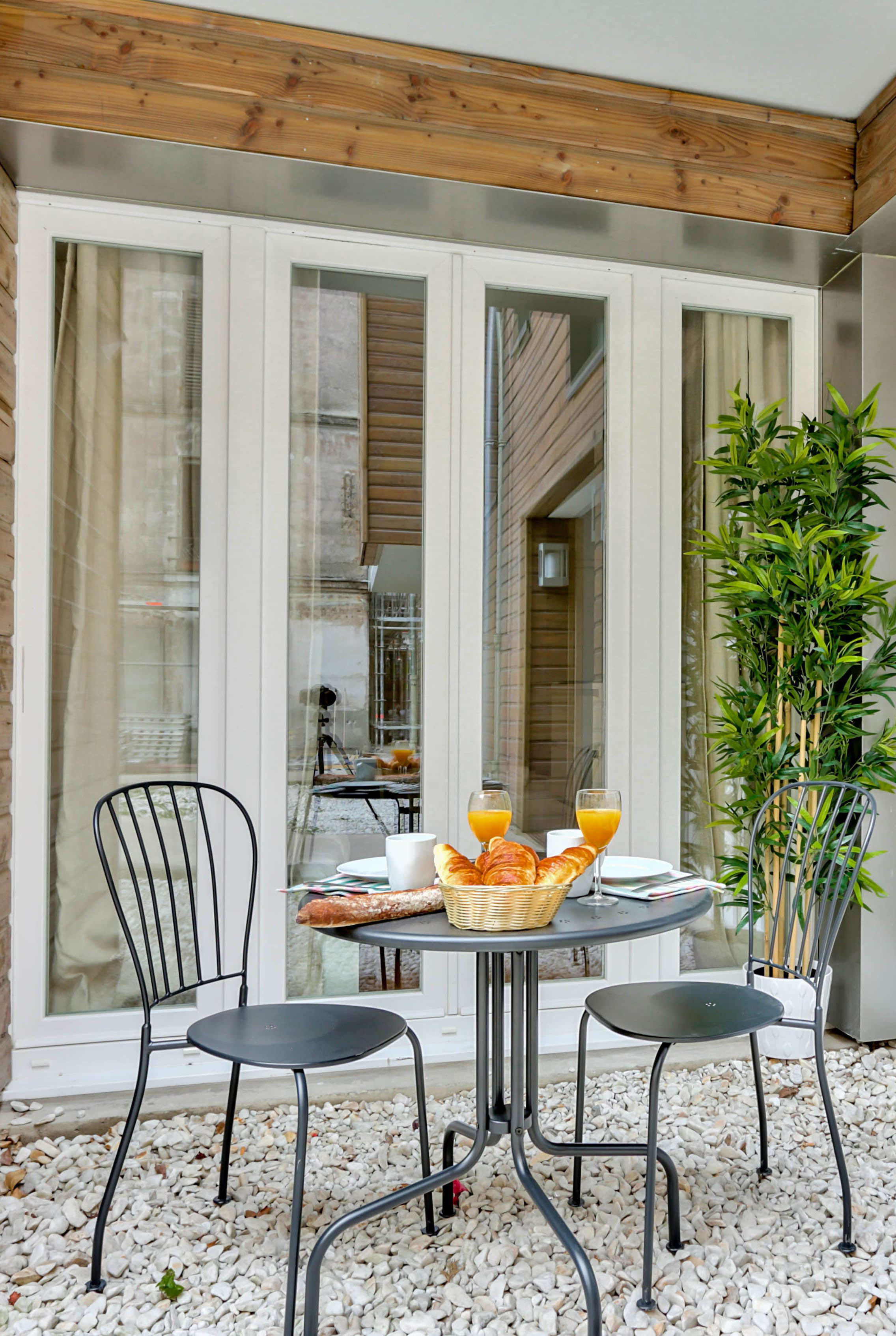 1629: Cosy Retreat Terrace in Buttes-Chaumont