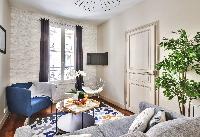 831: Family Apartment in Paris