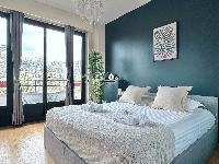 1598: Stylish Apartment with a Balcony in Paris