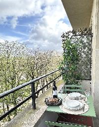 1598: Stylish Apartment with a Balcony in Paris