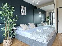 1598: Stylish Apartment with a Balcony in Paris