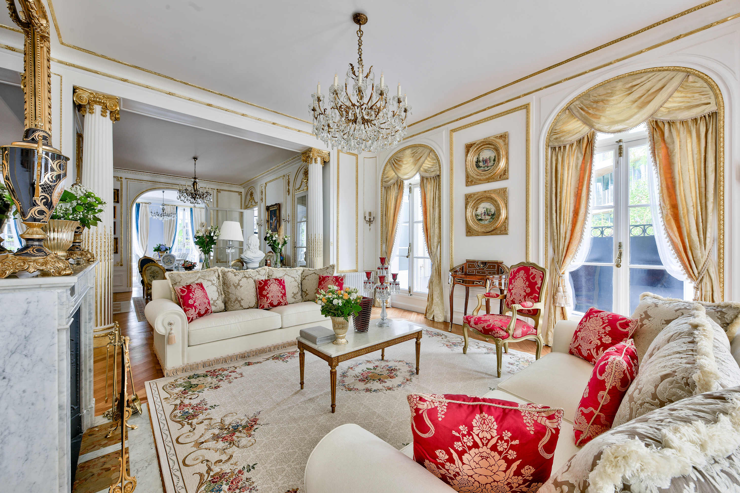 Noble luxury residence in the heart of Paris