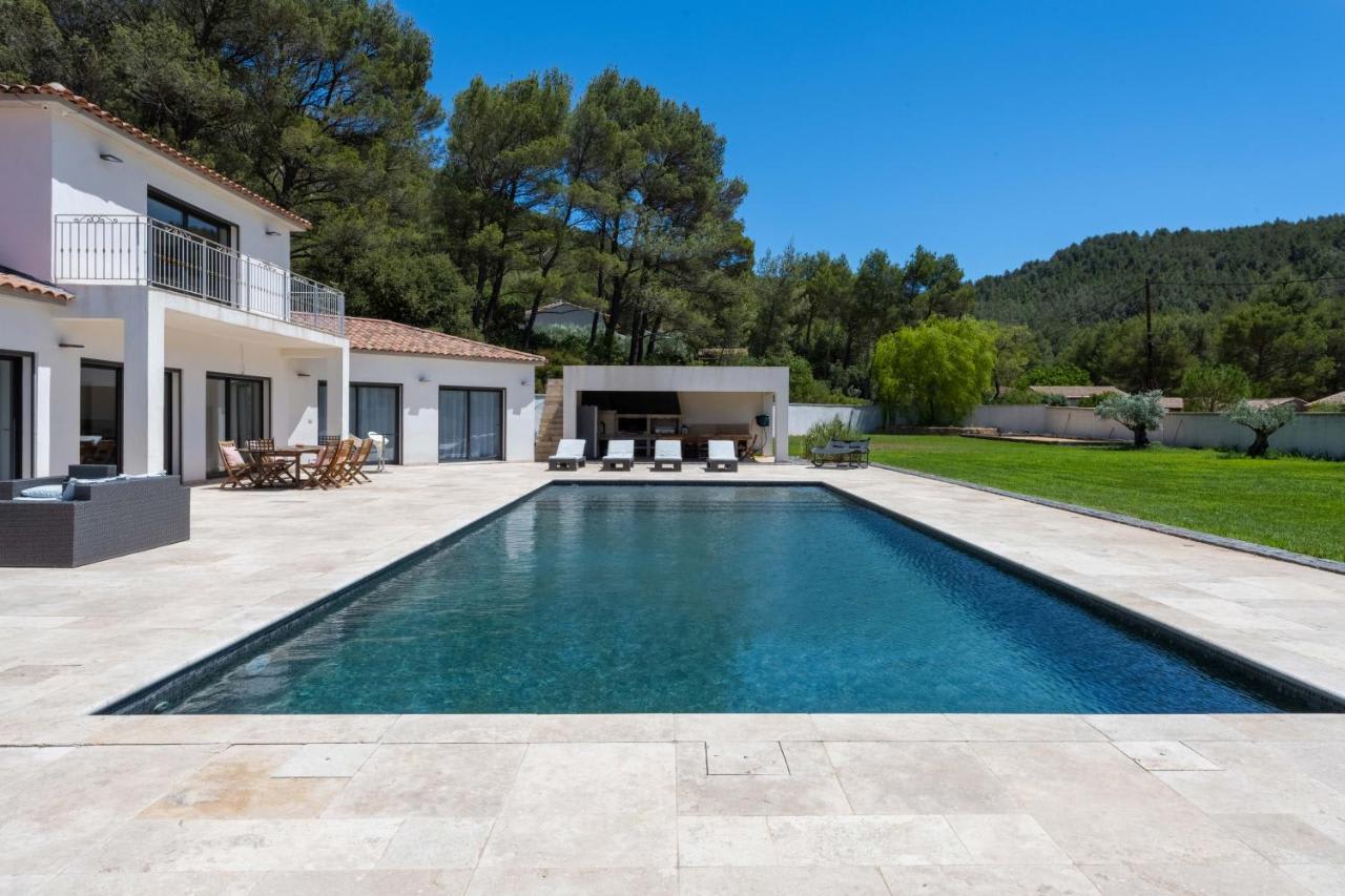 Villa with heated swimming pool, spa, gym and cinema