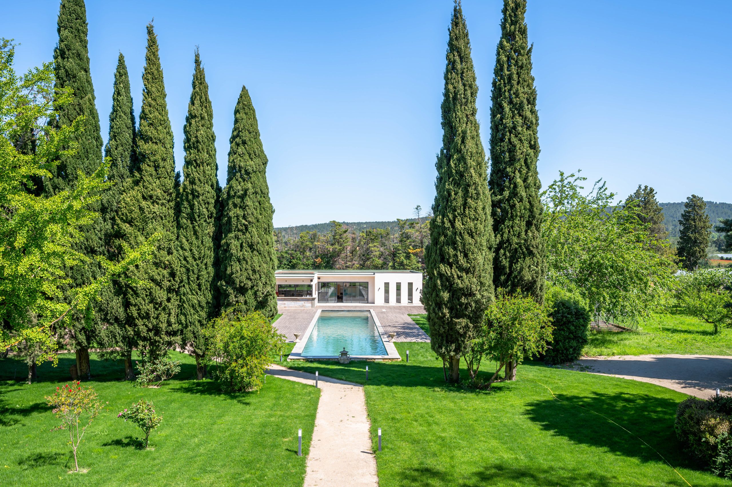 Discover Domaine de Rocqueval: Your Luxurious Getaway in the Heart of the Alpilles