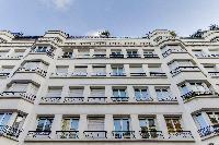 1-bedroom Paris luxury apartment on the 4th floor of a beautiful building standing in the corner of 