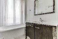 sleek bath in Paris luxury apartment
