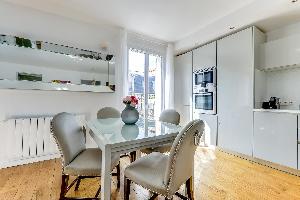 Champs Elysées - Etoile 2 Bedrooms with Balcony